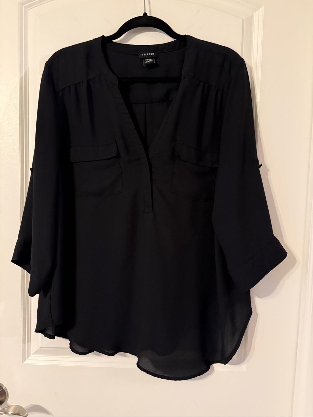 Torrid size 1 Black Split-Neck Roll-Tab Blouse